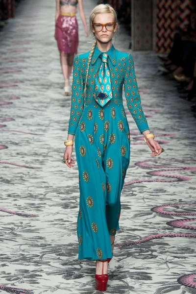Look 37